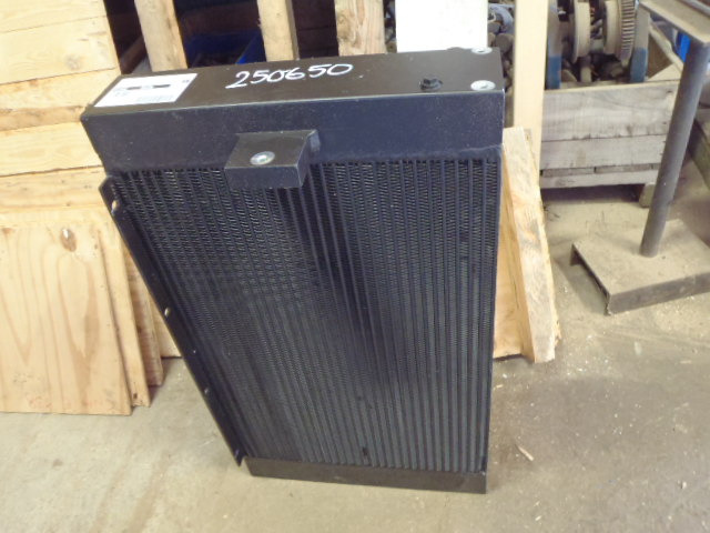 New Holland 6914295 - مبرد الزيت - آلات البناء: صور 1 New Holland 6914295 - مبرد الزيت - آلات البناء: صور 1