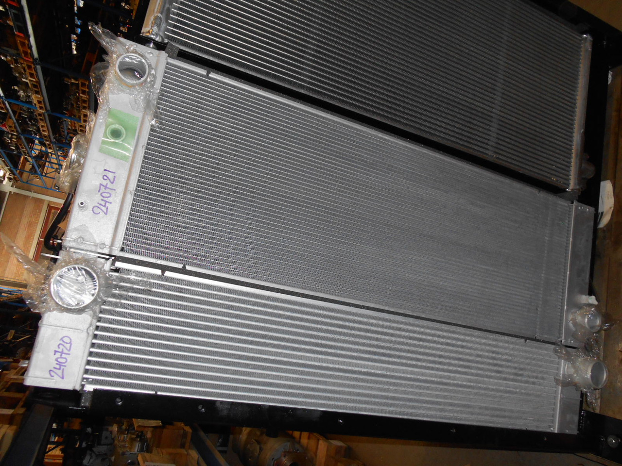 New Holland LC05P00043S001 - المشعاع - آلات البناء: صور 1 New Holland LC05P00043S001 - المشعاع - آلات البناء: صور 1