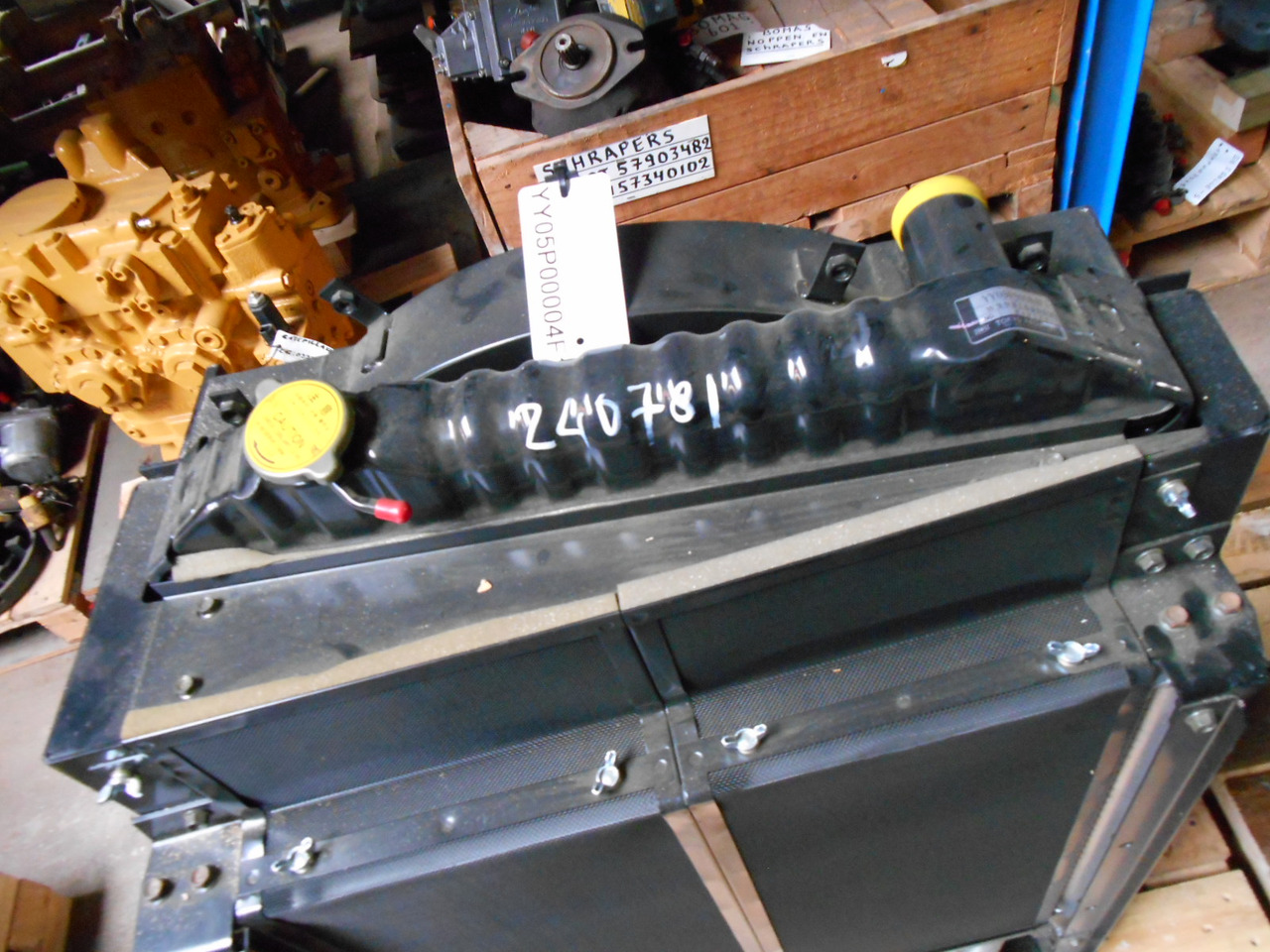 New Holland YY05P00004F1 - SK135SR ED150 SK115SRDZ SK135SRL-1E SK135SRLC - المشعاع - آلات البناء: صور 2 New Holland YY05P00004F1 - SK135SR ED150 SK115SRDZ SK135SRL-1E SK135SRLC - المشعاع - آلات البناء: صور 2