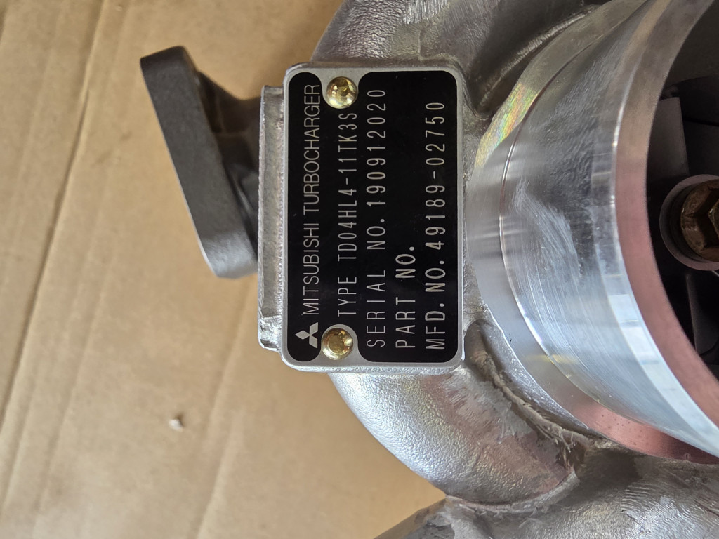 New Holland va4918902750 - الشاحن التوربيني - آلات البناء: صور 4 New Holland va4918902750 - الشاحن التوربيني - آلات البناء: صور 4