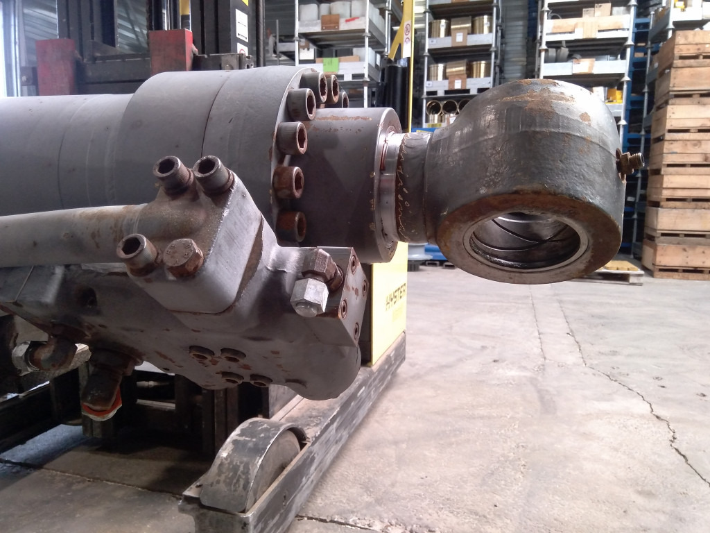 Volvo SA114604990 - SA114607450 - الاسطوانة الهيدروليكية - آلات البناء: صور 2 Volvo SA114604990 - SA114607450 - الاسطوانة الهيدروليكية - آلات البناء: صور 2