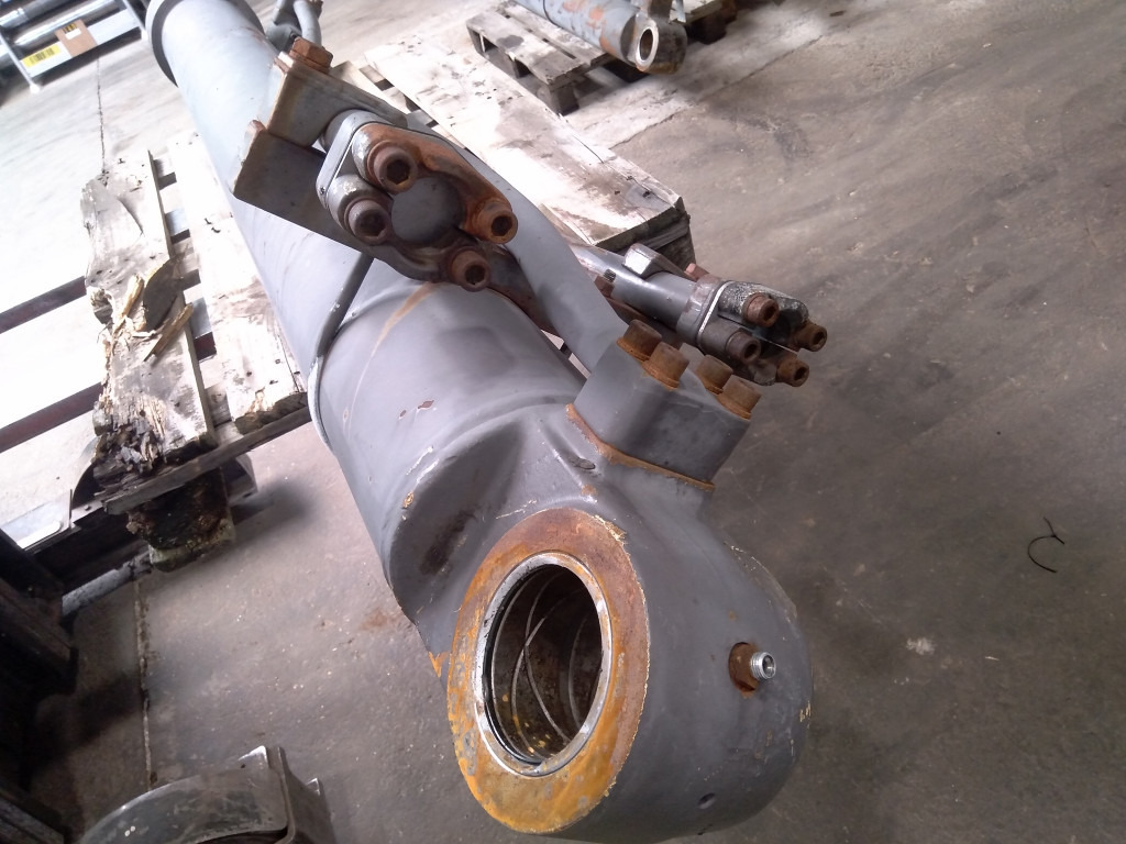 Volvo SA114604990 - الاسطوانة الهيدروليكية - آلات البناء: صور 3 Volvo SA114604990 - الاسطوانة الهيدروليكية - آلات البناء: صور 3