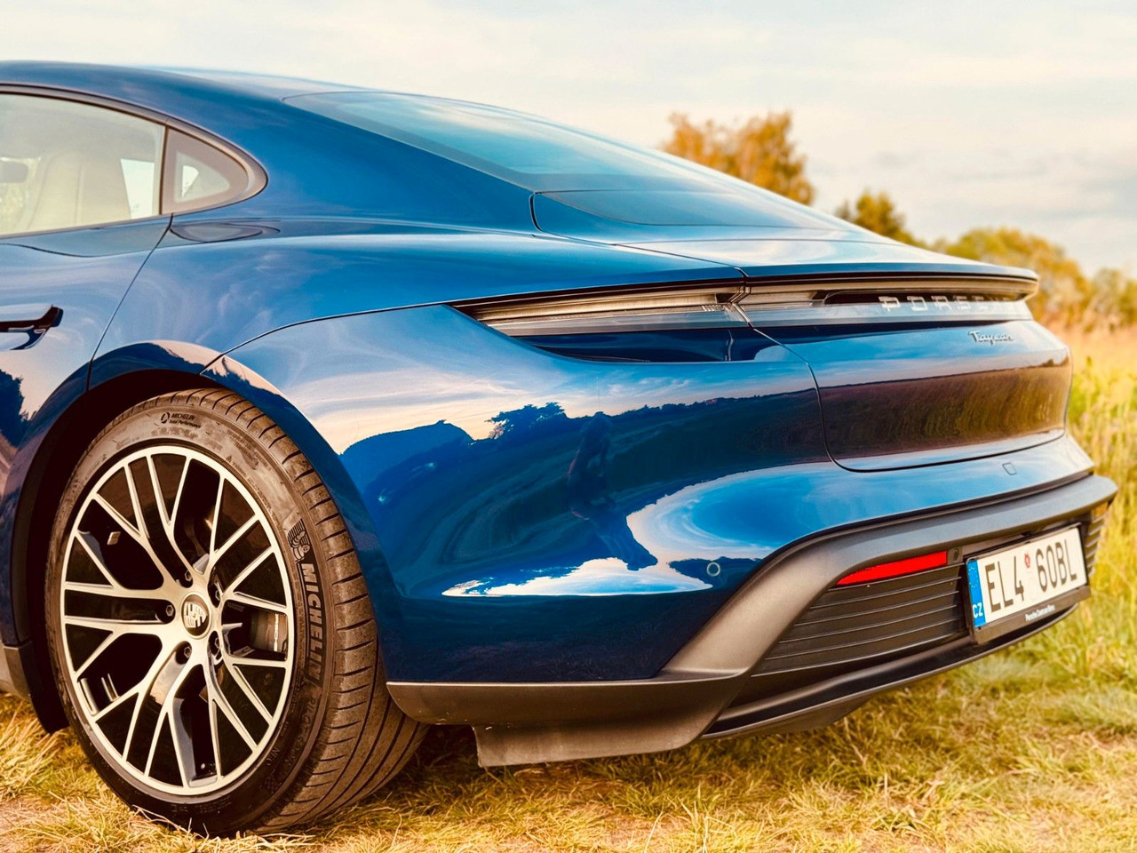 Porsche Taycan CR - كوبيه: صور 4 Porsche Taycan CR - كوبيه: صور 4