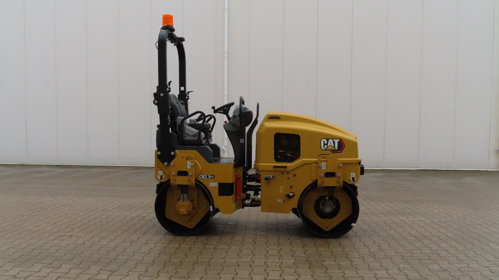Caterpillar CB 2.5 GC - مدحلة الأسفلت: صور 1 Caterpillar CB 2.5 GC - مدحلة الأسفلت: صور 1