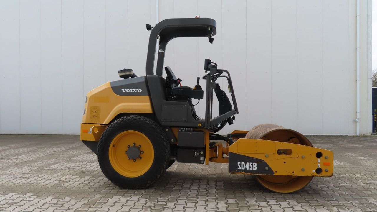 Volvo SD 45 B - مدماج: صور 1 Volvo SD 45 B - مدماج: صور 1