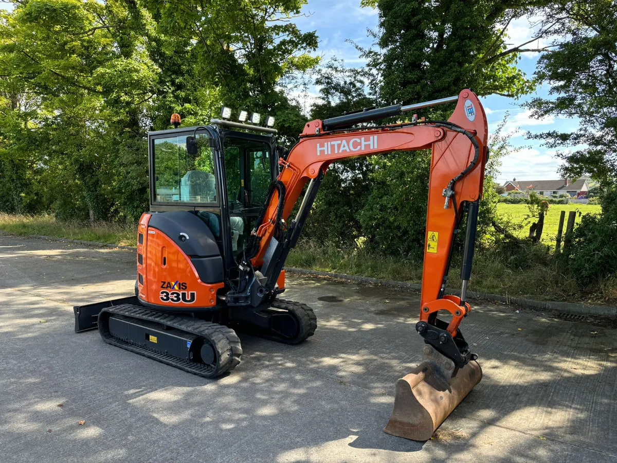 HITACHI 33U-6 - حفارة مصغرة: صور 3 HITACHI 33U-6 - حفارة مصغرة: صور 3
