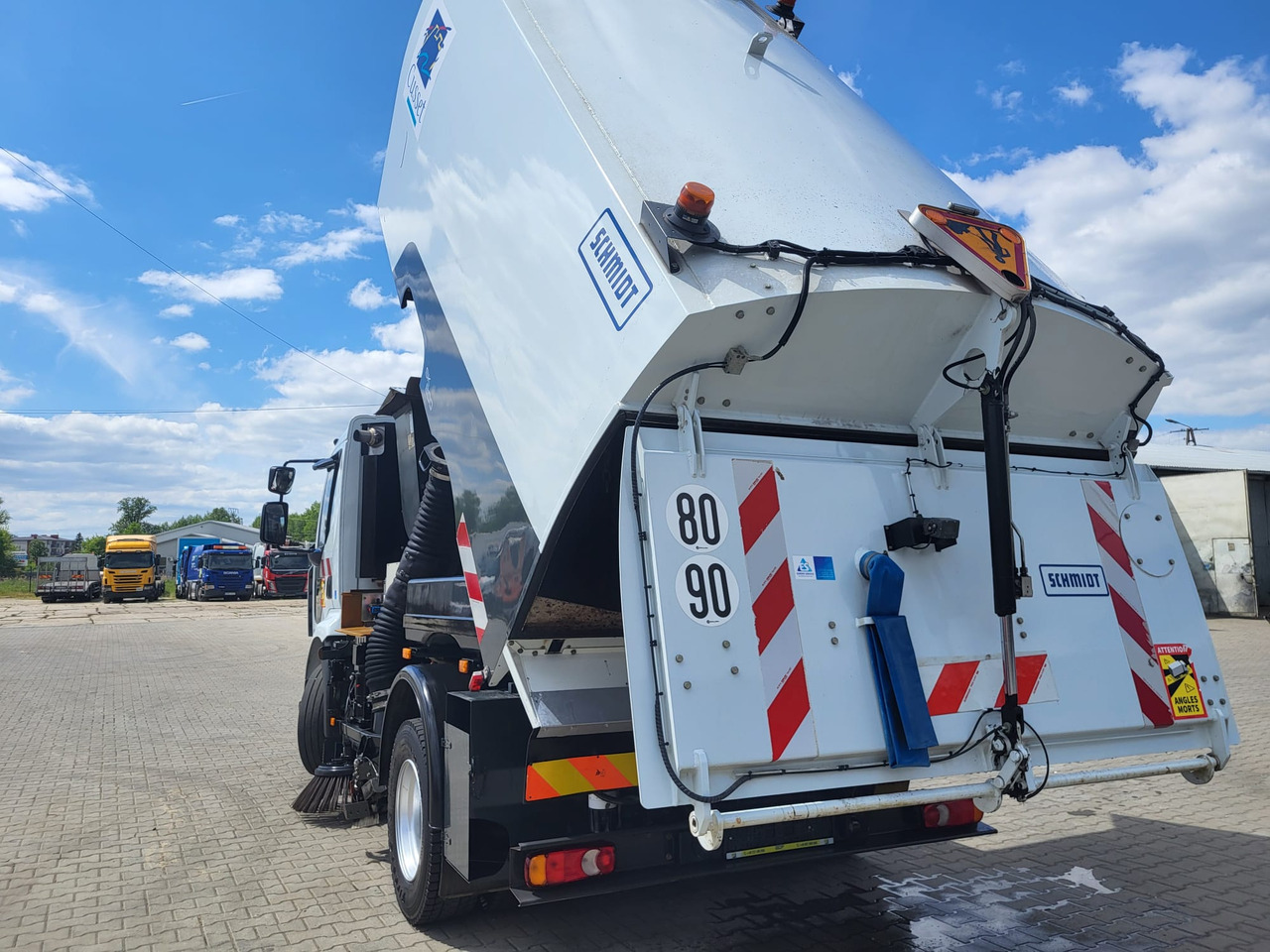 Renault Midlum Schmidt SK600 - سياره كنس شوارع: صور 4 Renault Midlum Schmidt SK600 - سياره كنس شوارع: صور 4