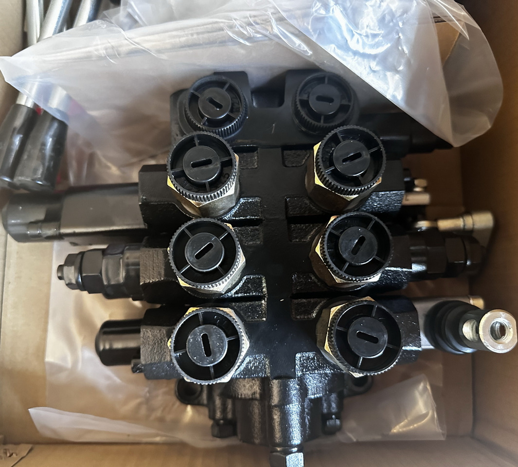 Qingdao Promising Hydraulic Directional Control Valve DL0Q0-d10L - صمام هيدروليكي - اللودر بعجل: صور 1 Qingdao Promising Hydraulic Directional Control Valve DL0Q0-d10L - صمام هيدروليكي - اللودر بعجل: صور 1