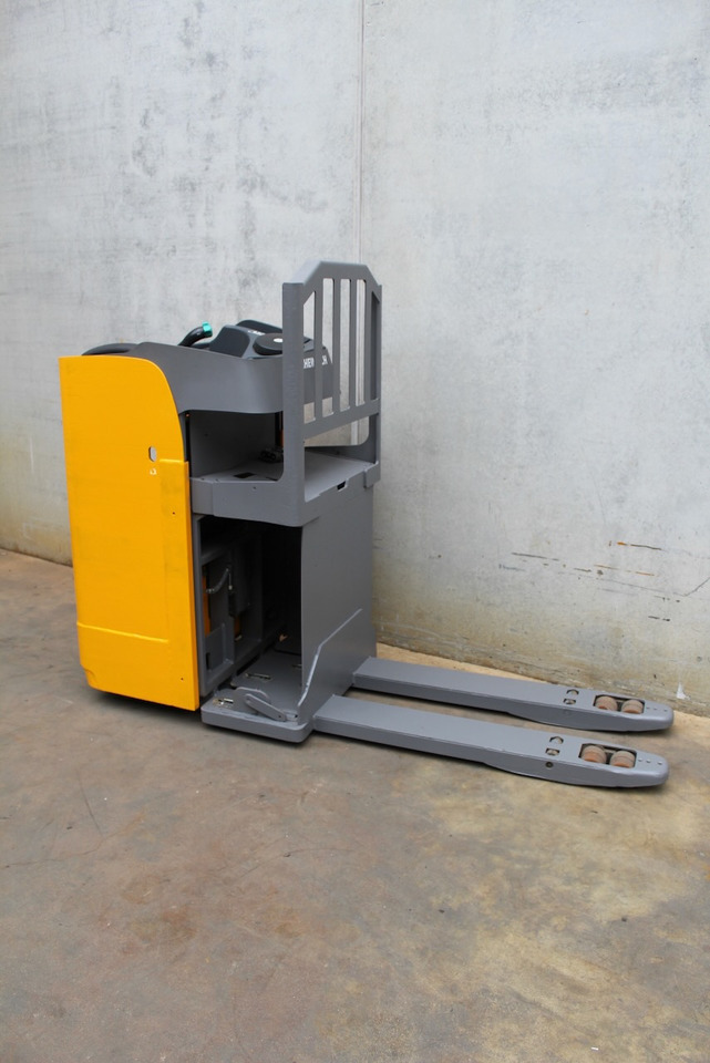 Jungheinrich ESE 120 - معدات الرفع منخفض المستوى: صور 4 Jungheinrich ESE 120 - معدات الرفع منخفض المستوى: صور 4