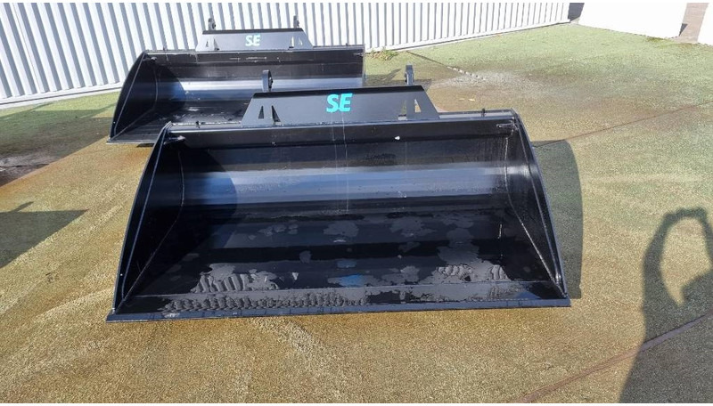 SE Equipment / Planeringsskopa / 2200 / 2400/ 2500 - بكت - آلات البناء: صور 5 SE Equipment / Planeringsskopa / 2200 / 2400/ 2500 - بكت - آلات البناء: صور 5