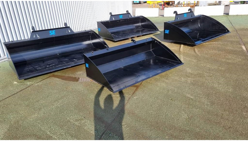 SE Equipment / Planeringsskopa / 2200 / 2400/ 2500 - بكت - آلات البناء: صور 1 SE Equipment / Planeringsskopa / 2200 / 2400/ 2500 - بكت - آلات البناء: صور 1