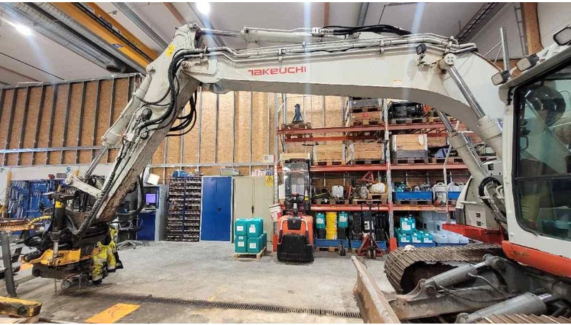 Takeuchi TB 2150 R - حفارات زحافة: صور 4 Takeuchi TB 2150 R - حفارات زحافة: صور 4