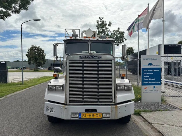 Freightliner 3 AXLE RIGID BODY chassis cabine - الشاسيه شاحنة: صور 2 Freightliner 3 AXLE RIGID BODY chassis cabine - الشاسيه شاحنة: صور 2