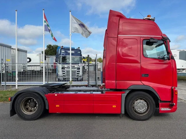 Volvo FH 12 480 Globe XL Euro 5 7B chassis tyres new - شاحنة جرار: صور 4 Volvo FH 12 480 Globe XL Euro 5 7B chassis tyres new - شاحنة جرار: صور 4