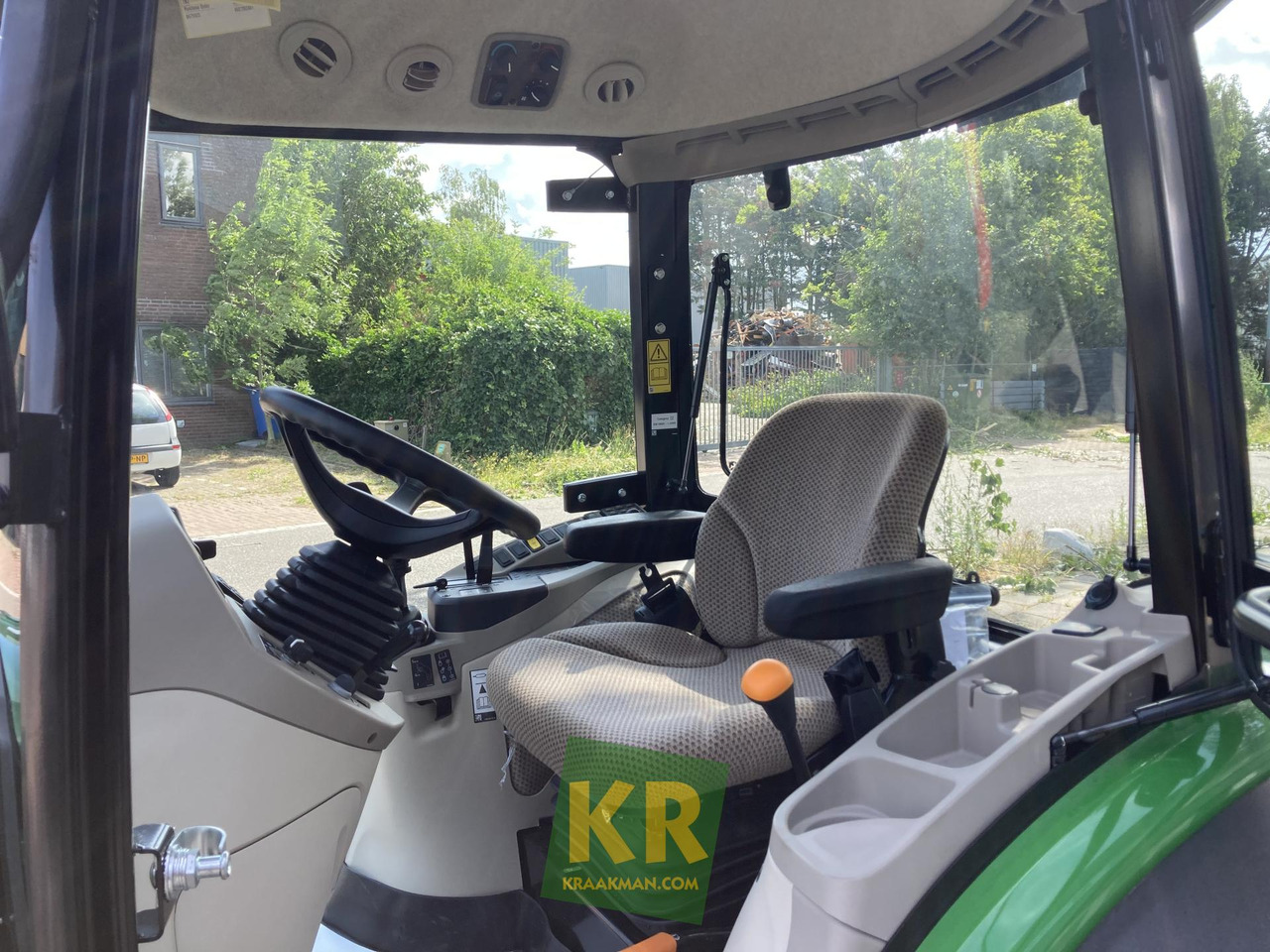 3046R John Deere - جرار صغير: صور 4 3046R John Deere - جرار صغير: صور 4