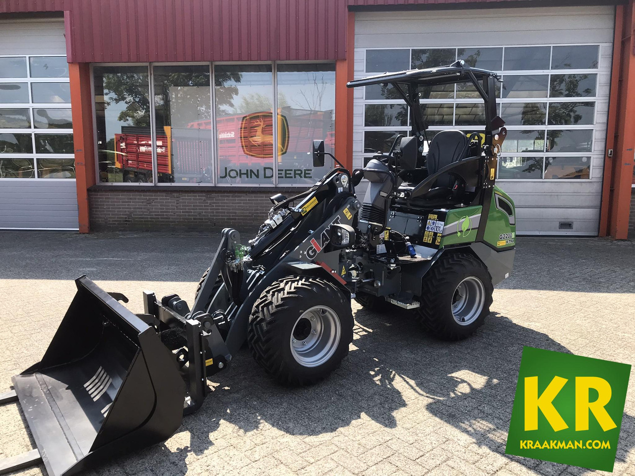 G2200E Giant  - لودر مفصلي صغير: صور 1 G2200E Giant  - لودر مفصلي صغير: صور 1