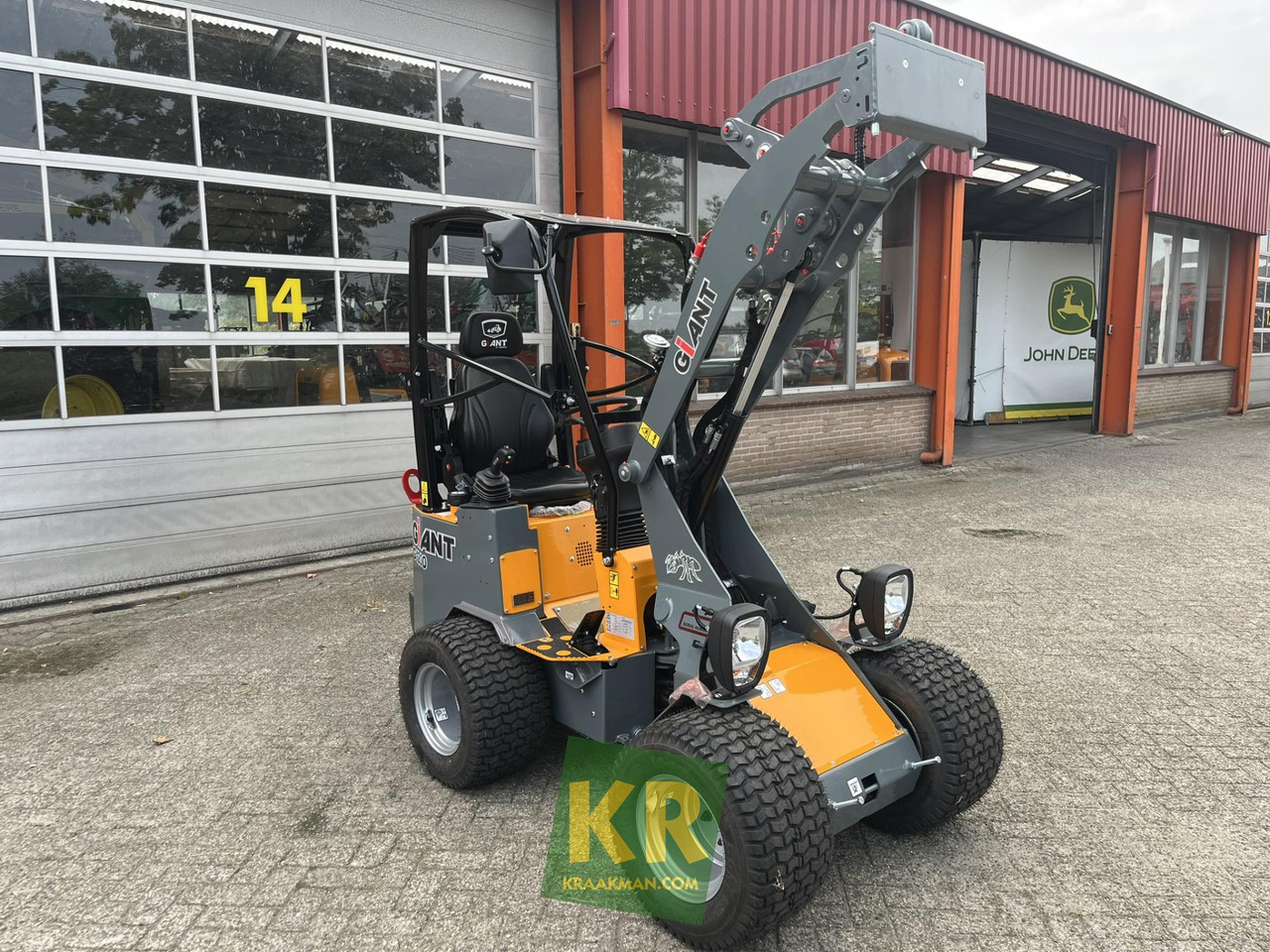 Giant G1200 - لودر مفصلي صغير: صور 3 Giant G1200 - لودر مفصلي صغير: صور 3