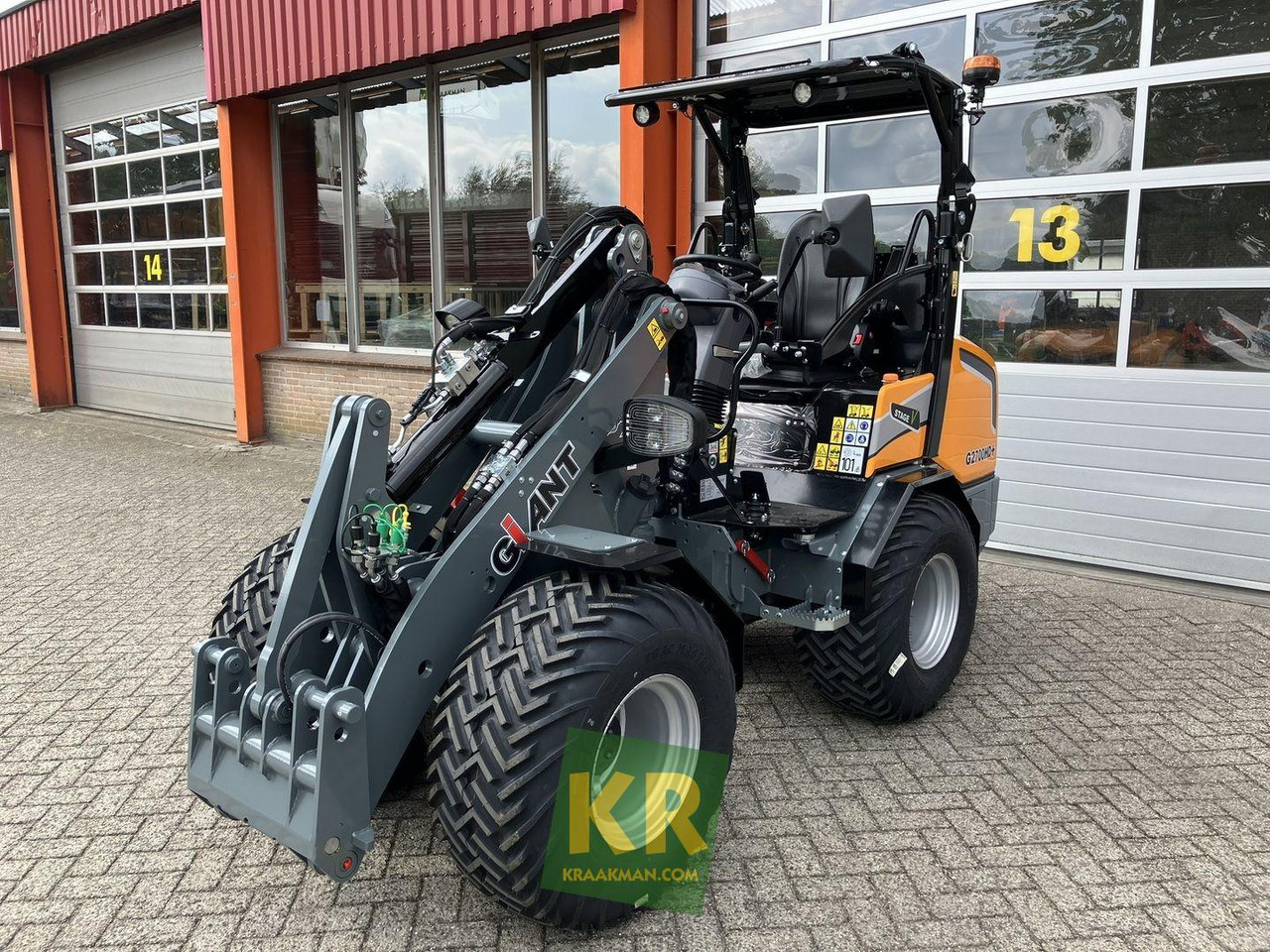 Giant G2700 HD  - لودر مفصلي صغير: صور 1 Giant G2700 HD  - لودر مفصلي صغير: صور 1