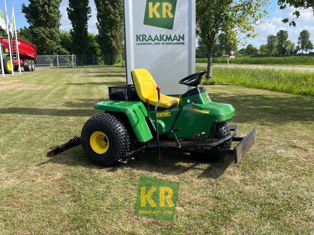 John Deere 1200A bunkerrake - معدات الحدائق: صور 1 John Deere 1200A bunkerrake - معدات الحدائق: صور 1