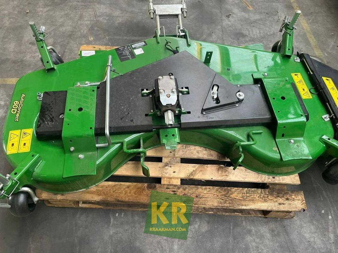 John Deere 60D IN.  - جزازة المروج: صور 2 John Deere 60D IN.  - جزازة المروج: صور 2