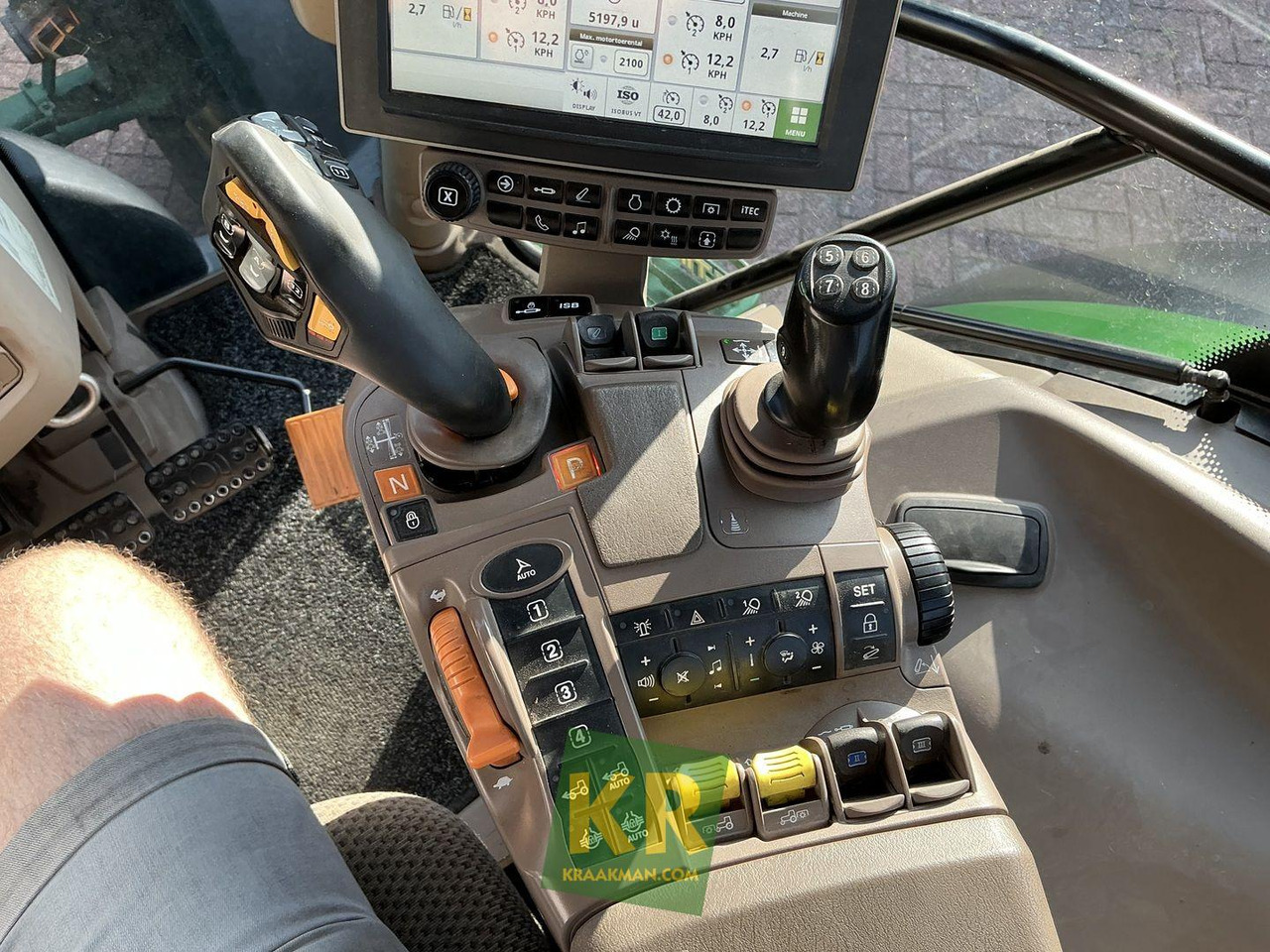 John Deere 6130R - جرار: صور 1 John Deere 6130R - جرار: صور 1