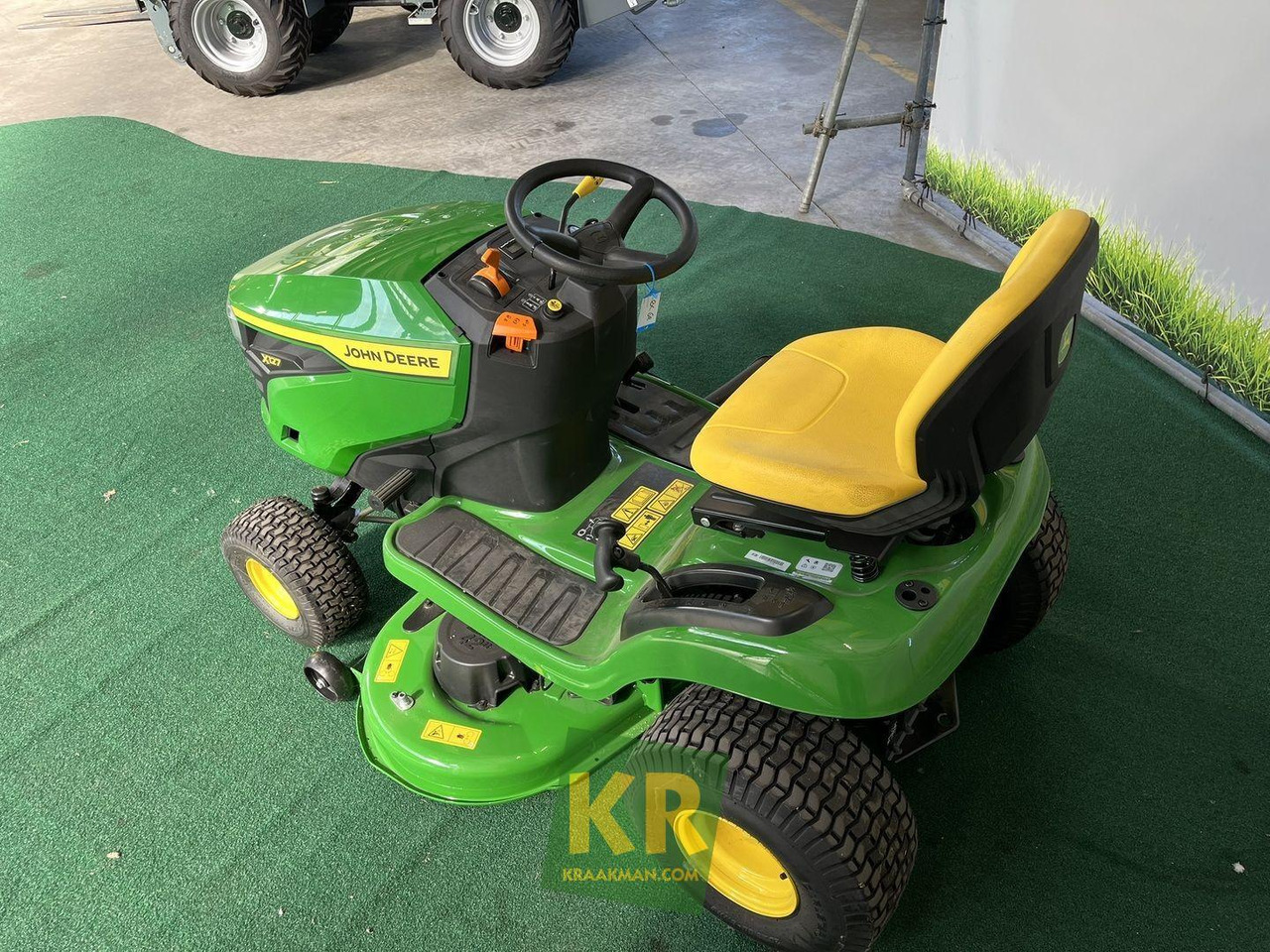 John Deere X127  - جزازة المروج: صور 4 John Deere X127  - جزازة المروج: صور 4
