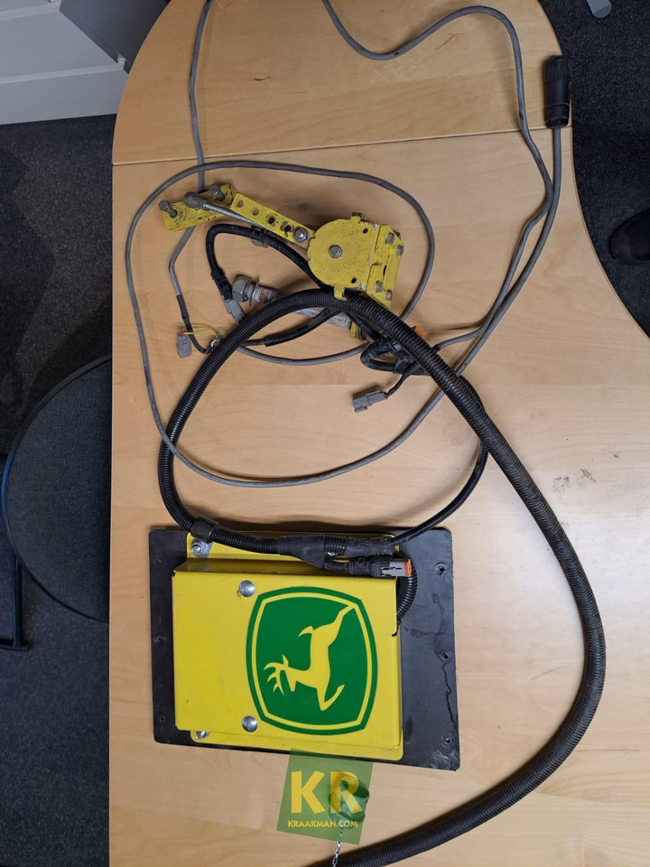 ISteer hardware John Deere - النظام الكهربائي - الآلات والماكينات الزراعية: صور 1 ISteer hardware John Deere - النظام الكهربائي - الآلات والماكينات الزراعية: صور 1