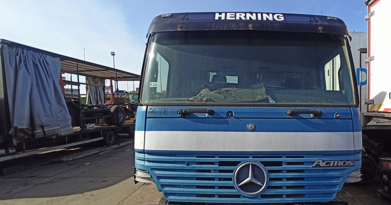 MERCEDES-BENZ Actros MP1 1831 1835 1840 1843 Low tunnel - الكبائن - شاحنة: صور 1 MERCEDES-BENZ Actros MP1 1831 1835 1840 1843 Low tunnel - الكبائن - شاحنة: صور 1