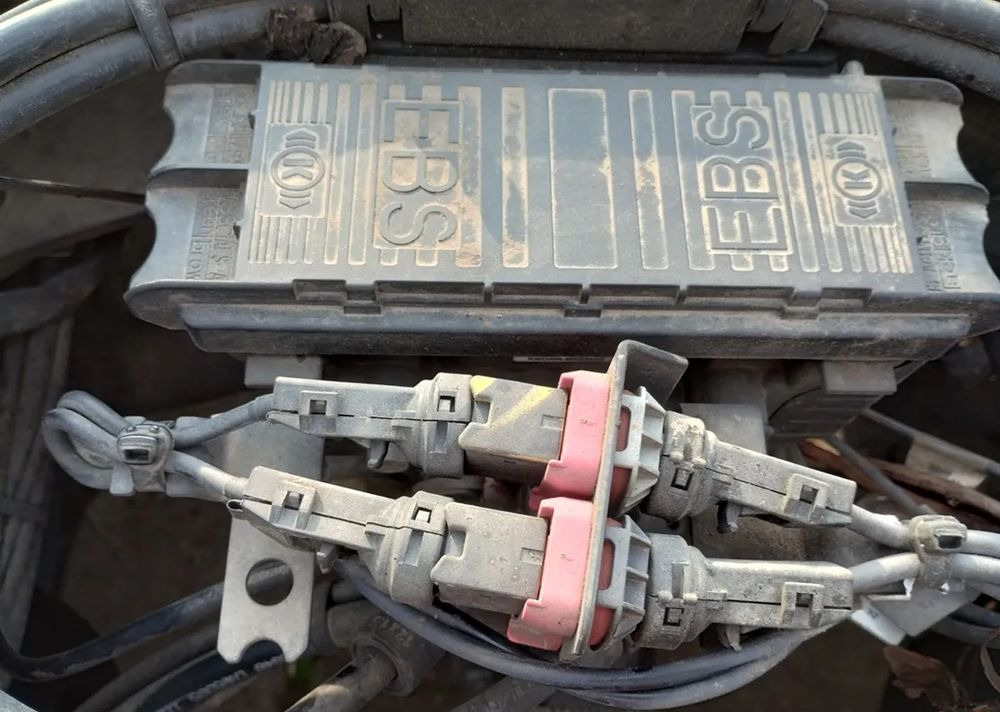 Zawór EBS Modulator Knorr VOLVO FH 2023 22225552 - النظام الكهربائي - شاحنة: صور 1 Zawór EBS Modulator Knorr VOLVO FH 2023 22225552 - النظام الكهربائي - شاحنة: صور 1