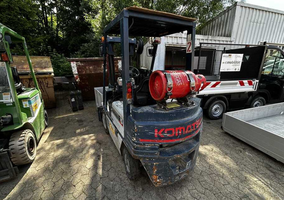 Komatsu FG15HT-15 - رافعة شوكية تعمل بالغاز: صور 3 Komatsu FG15HT-15 - رافعة شوكية تعمل بالغاز: صور 3