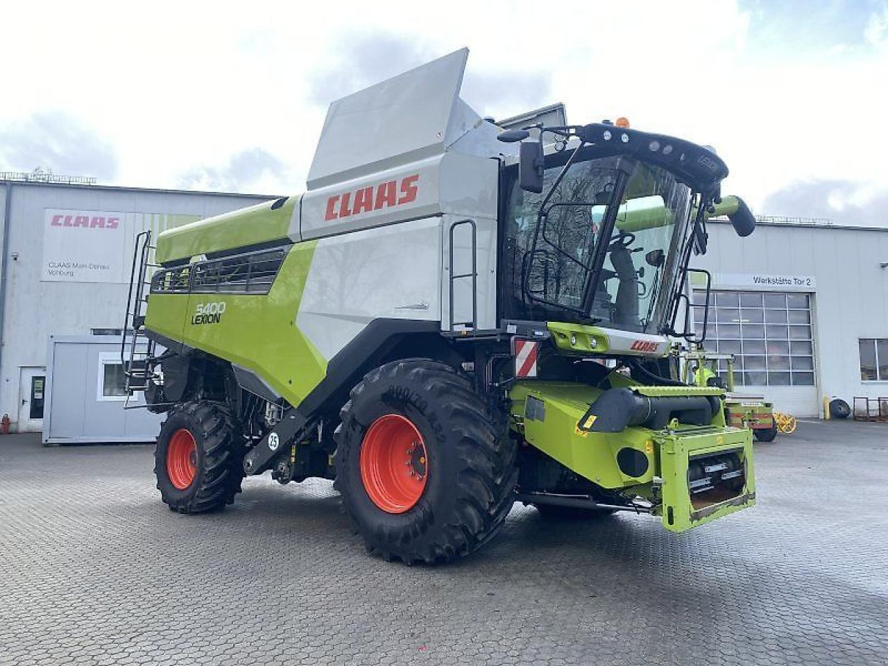 CLAAS lexion 5400 mit finanzierung - حصادة شاملة: صور 1 CLAAS lexion 5400 mit finanzierung - حصادة شاملة: صور 1