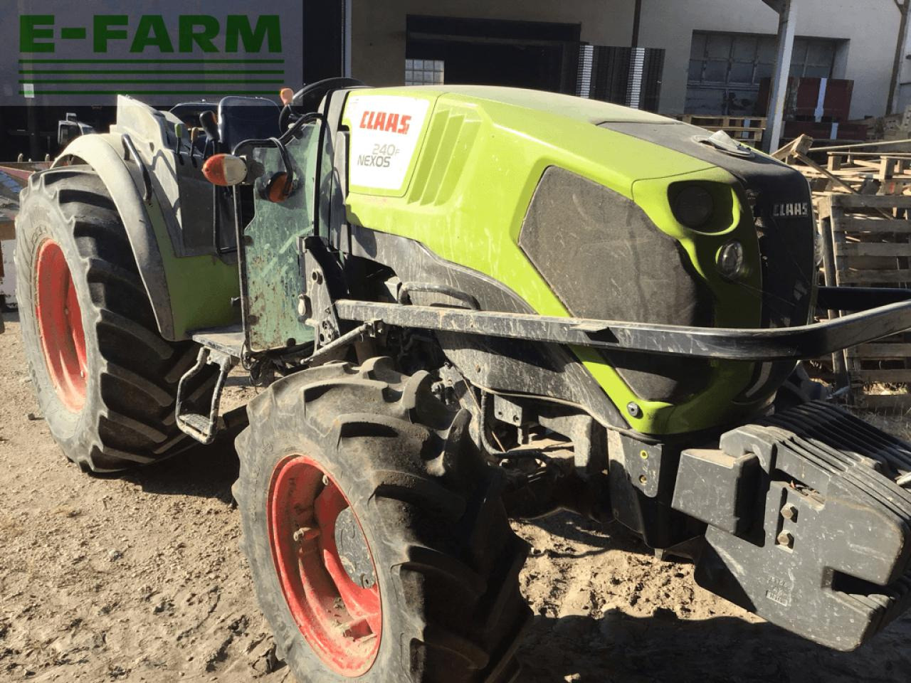 CLAAS nexos 240 f arceau F - جرار: صور 1 CLAAS nexos 240 f arceau F - جرار: صور 1