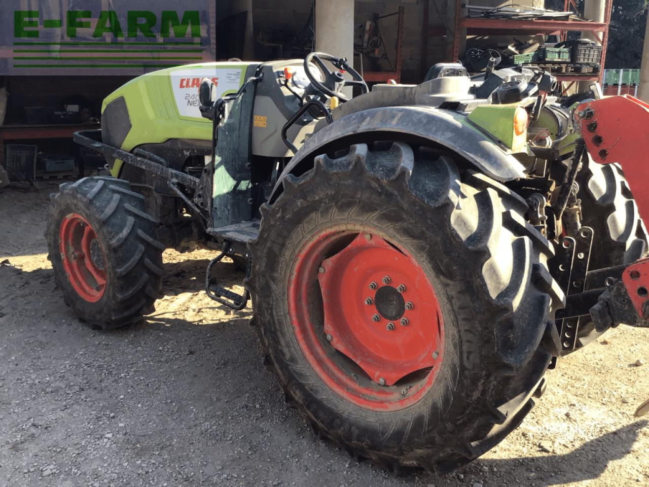 CLAAS nexos 240 f arceau F - جرار: صور 3 CLAAS nexos 240 f arceau F - جرار: صور 3