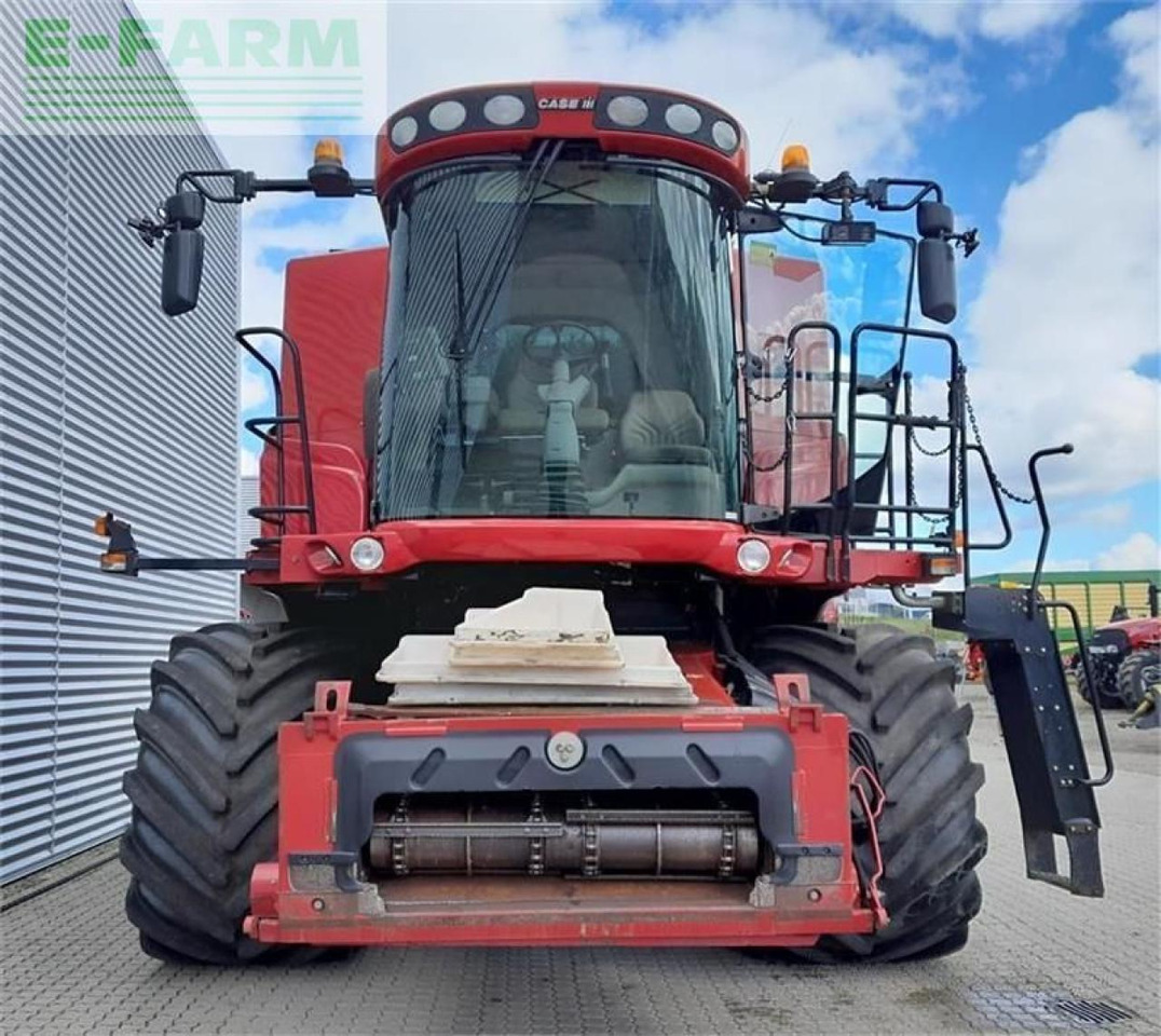 Case-IH 8010 med 30 fods skærebord - حصادة شاملة: صور 4 Case-IH 8010 med 30 fods skærebord - حصادة شاملة: صور 4