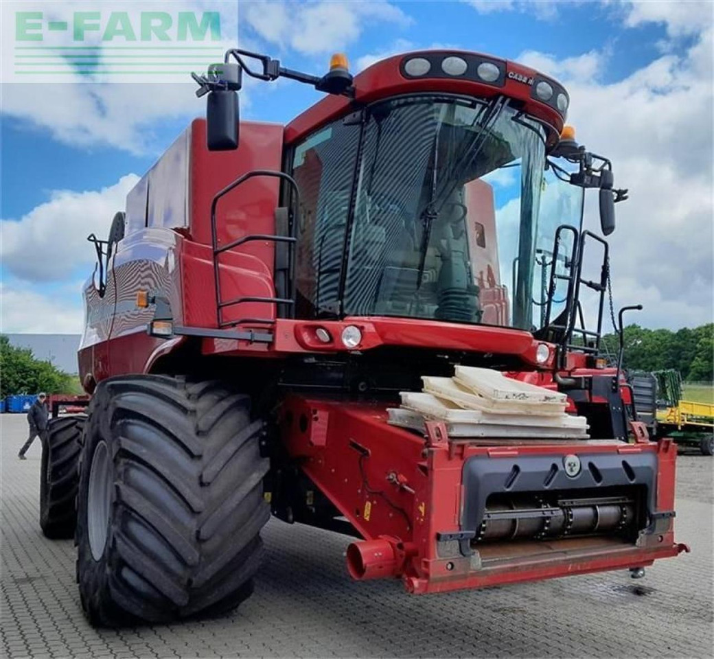 Case-IH 8010 med 30 fods skærebord - حصادة شاملة: صور 5 Case-IH 8010 med 30 fods skærebord - حصادة شاملة: صور 5