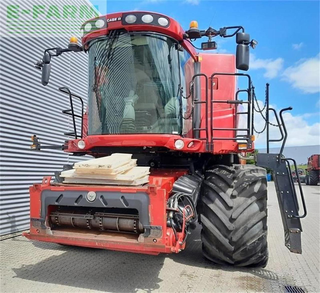 Case-IH 8010 med 30 fods skærebord - حصادة شاملة: صور 3 Case-IH 8010 med 30 fods skærebord - حصادة شاملة: صور 3