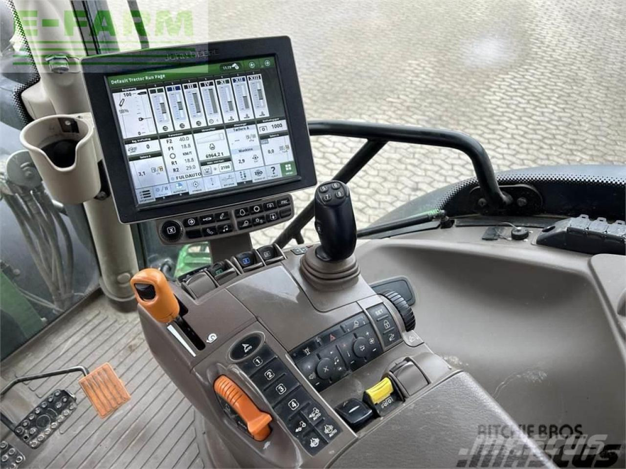 جرار John Deere 6215r: صور 10