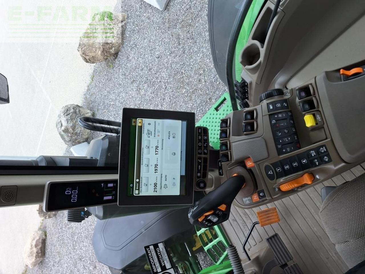 جرار John Deere 7R 330: صور 11