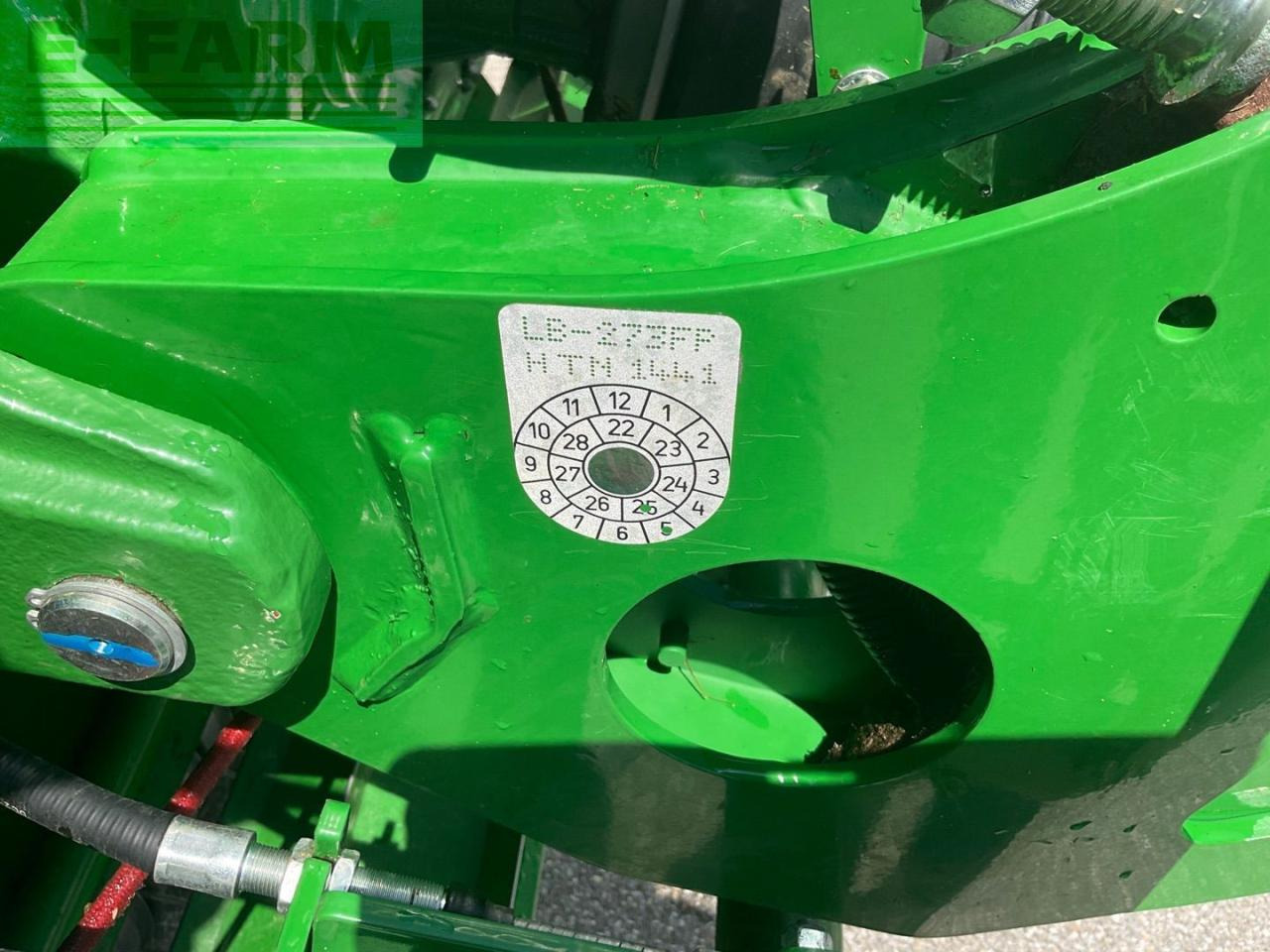 مكبس البالات المستطيله John Deere V451R: صور 14