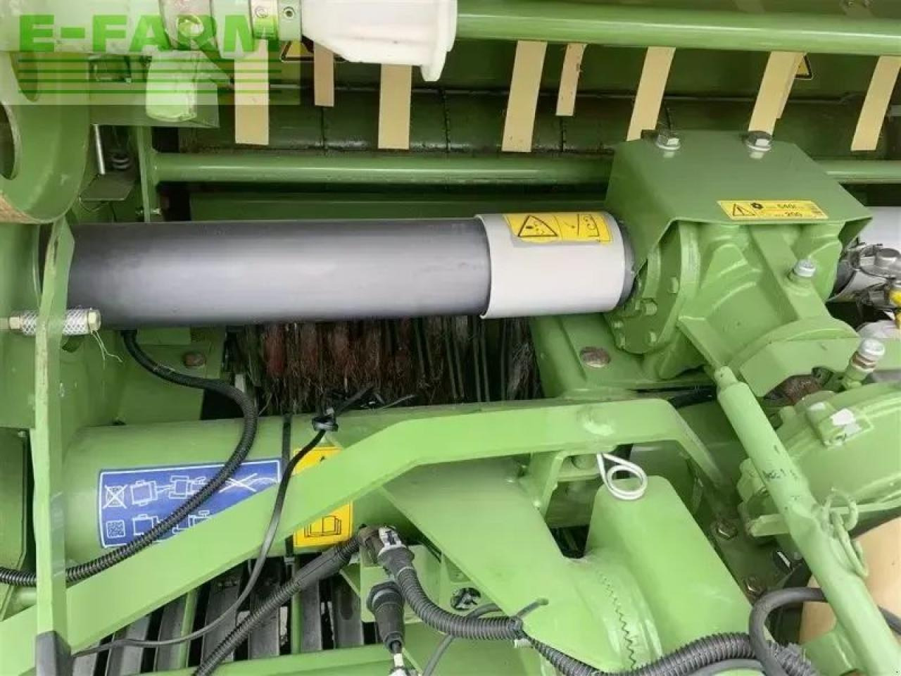 مكبس البالات المستطيله Krone comprima cf 155 xc: صور 13