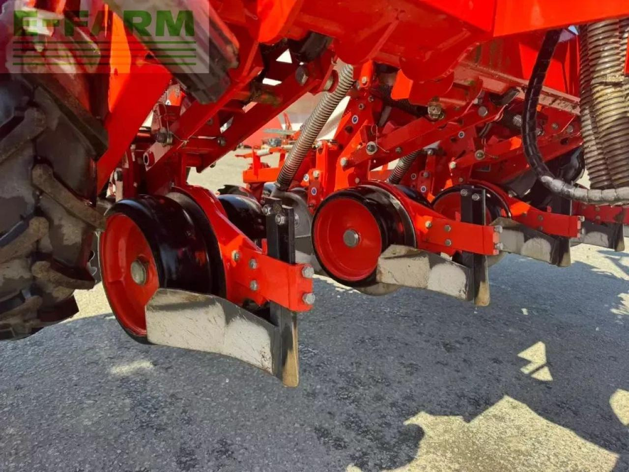 وضع البذور فى خطوط Kuhn planter 3 ts: صور 8