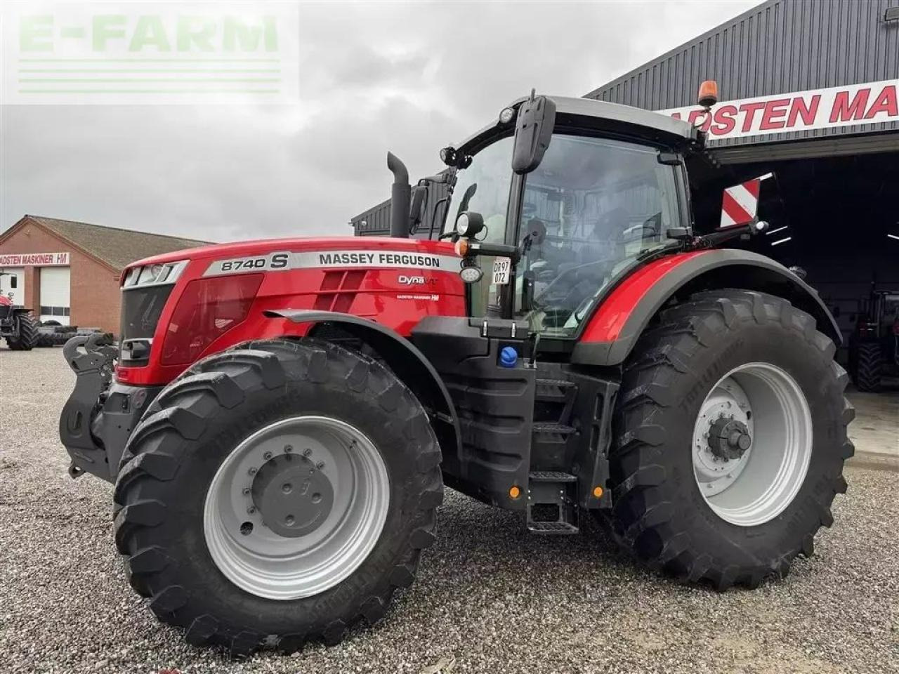Massey Ferguson 8740s dyna vt exclusive Exclusive - جرار: صور 2 Massey Ferguson 8740s dyna vt exclusive Exclusive - جرار: صور 2