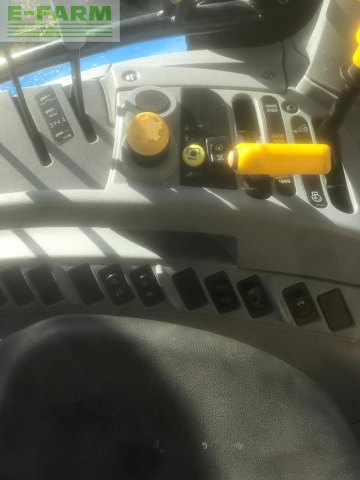 New Holland T7.225 - جرار: صور 5 New Holland T7.225 - جرار: صور 5