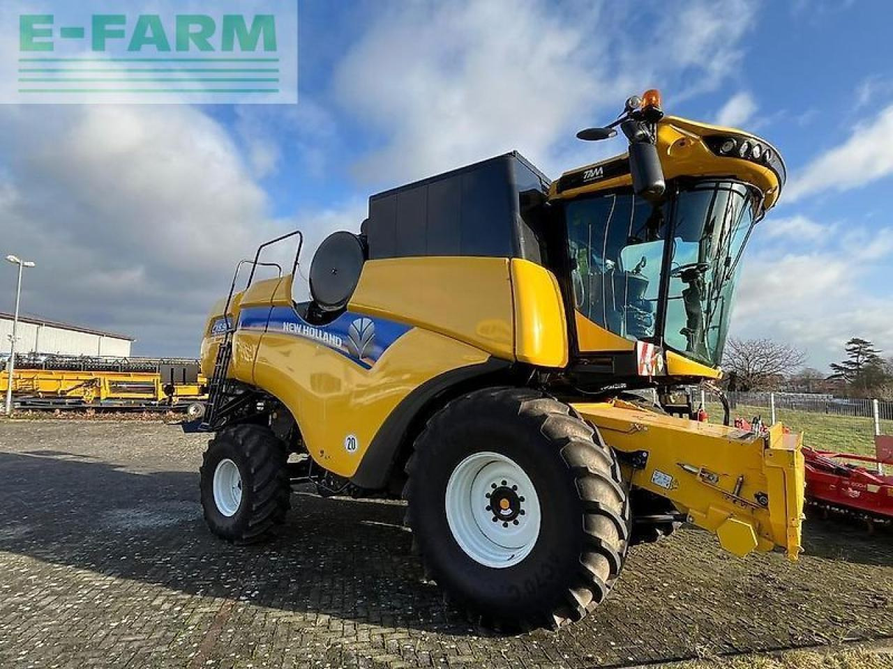 New Holland cx 6.90 schüttler mähdrescher + 7,6m sw + sww - حصادة شاملة: صور 3 New Holland cx 6.90 schüttler mähdrescher + 7,6m sw + sww - حصادة شاملة: صور 3