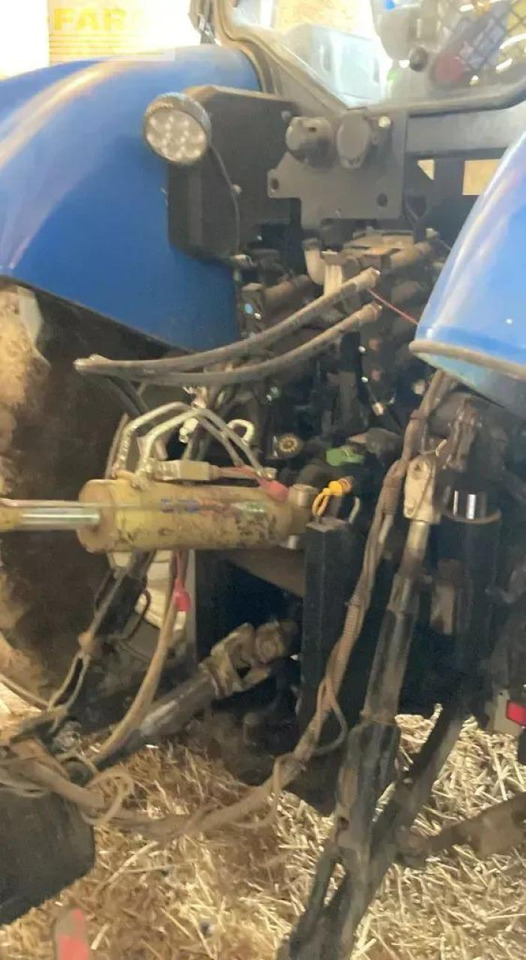 New Holland t6.175 - جرار: صور 4 New Holland t6.175 - جرار: صور 4