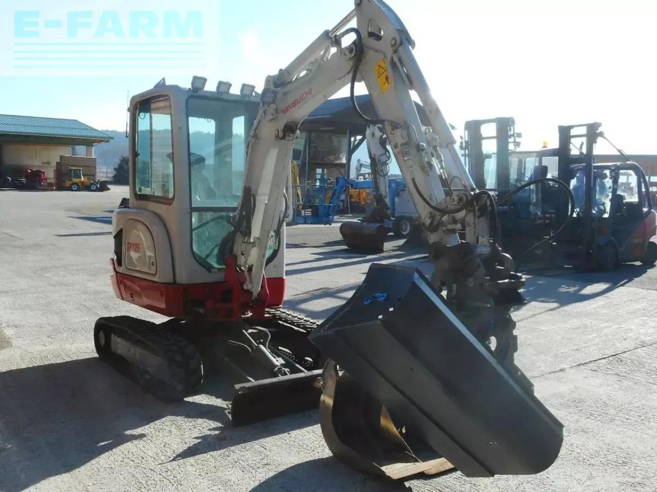 Takeuchi tb 225 ( 2.400kg ) mit hydr. verstellfahrwerk - حفارة مصغرة: صور 5 Takeuchi tb 225 ( 2.400kg ) mit hydr. verstellfahrwerk - حفارة مصغرة: صور 5