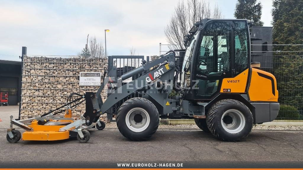 GiANT Radlader V452T, Bodenfräse, Mähwerk, Frontschaufel - لودر مفصلي صغير: صور 4 GiANT Radlader V452T, Bodenfräse, Mähwerk, Frontschaufel - لودر مفصلي صغير: صور 4