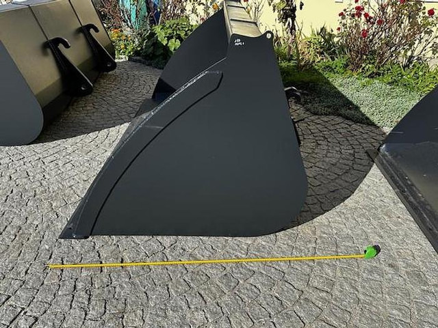Big Volumenschaufel 250 cm mit Merlo ZM2 Aufnahme - بكت: صور 4 Big Volumenschaufel 250 cm mit Merlo ZM2 Aufnahme - بكت: صور 4