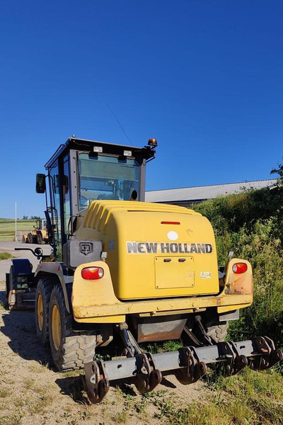 New Holland F106.6A Motorgrader - آلة تسوية الأرض: صور 3 New Holland F106.6A Motorgrader - آلة تسوية الأرض: صور 3