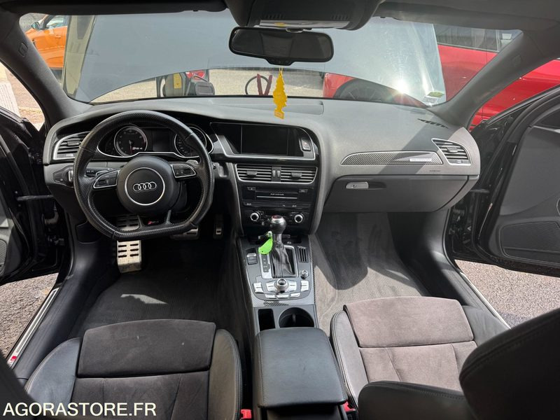 AUDI A4 RS4 - 2013 - 155 000KM - سيارة: صور 5 AUDI A4 RS4 - 2013 - 155 000KM - سيارة: صور 5